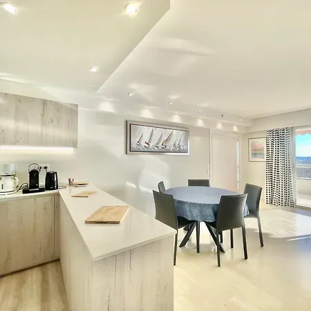 Vezelay, By Welcome To Apartment *