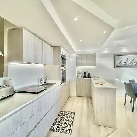 Vezelay, By Welcome To Apartment *